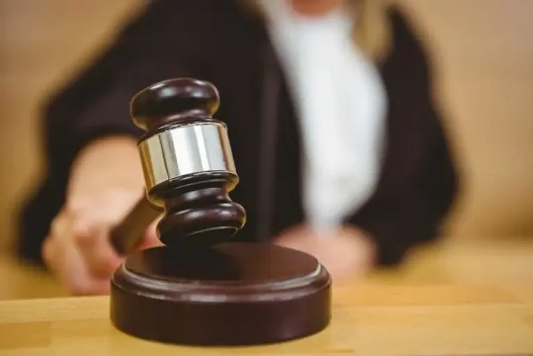 Judges gavel and block