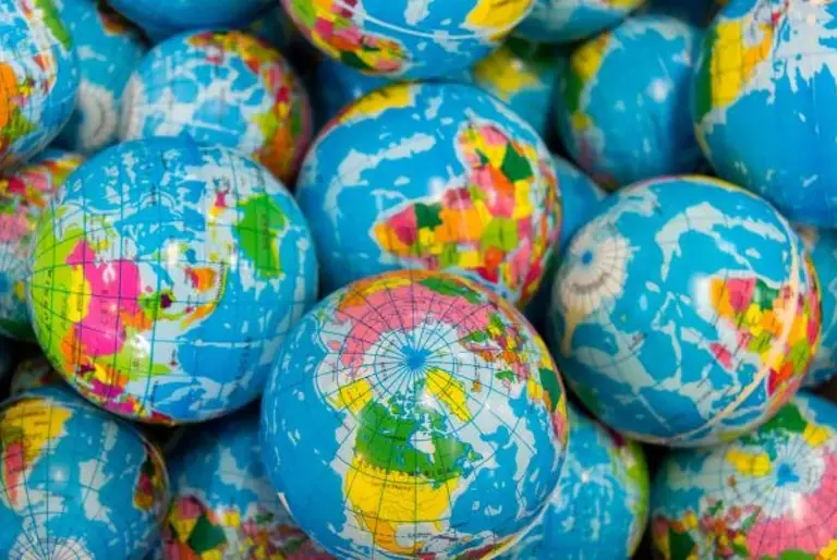 Miniature globes